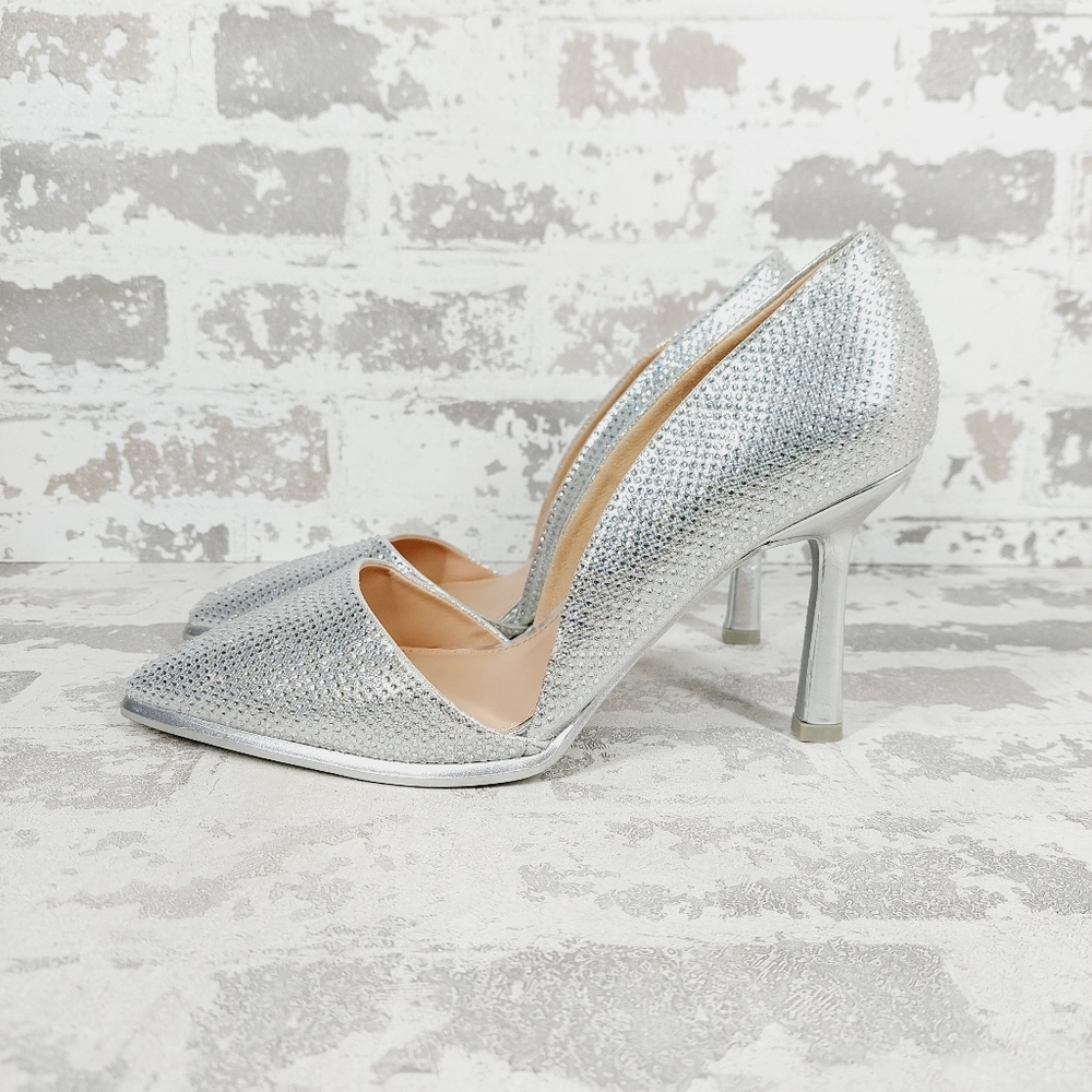 NEW Mia Ciana Silver Rhinestone Pointed Toe Pumps A787